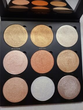 GIVE ME GLOW Highlighter Palette